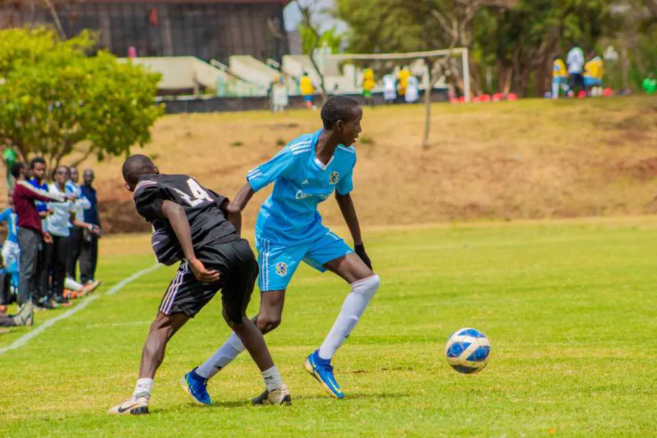 Dribble past blue bombers defender